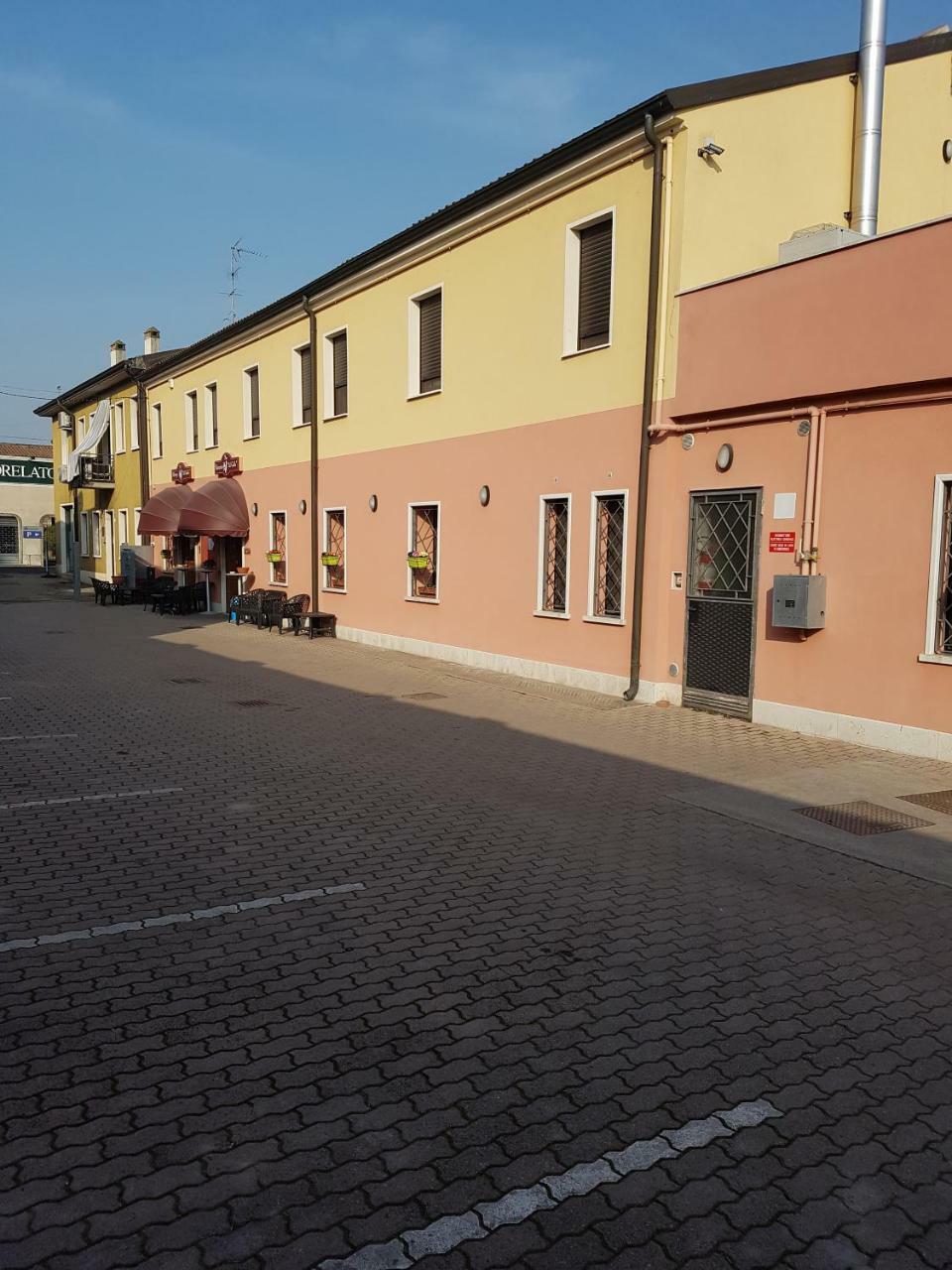 Albergo Ristorante Al Gallo Sanguinetto Exterior photo